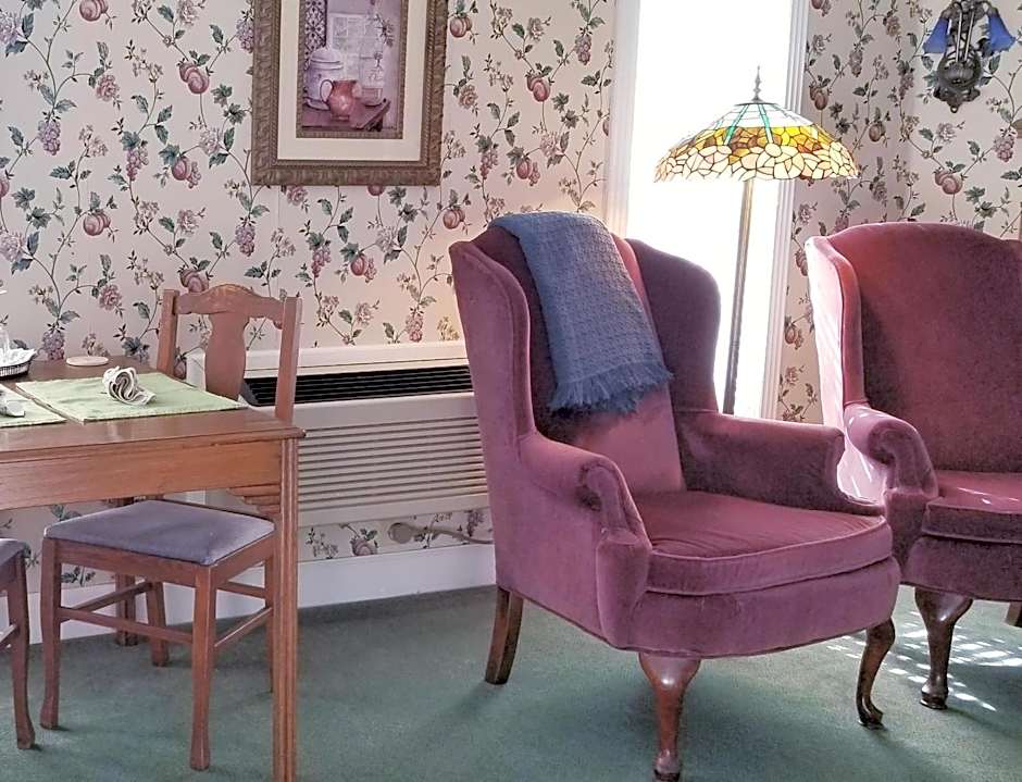Evening Shade Inn