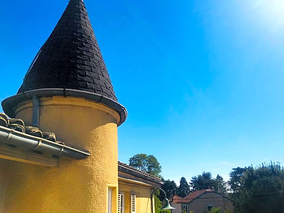 Aux Tourelles 1888 - Tres Proche Lyon #Clim #Piscine #Netflix #Parking Payant Securise