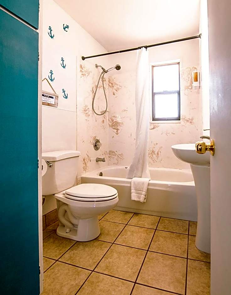 Home Style Apartments - 1 & 3 BR Suites with Full Kitchen