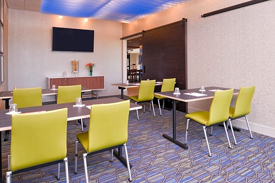 Holiday Inn Express And Suites Olathe West By IHG
