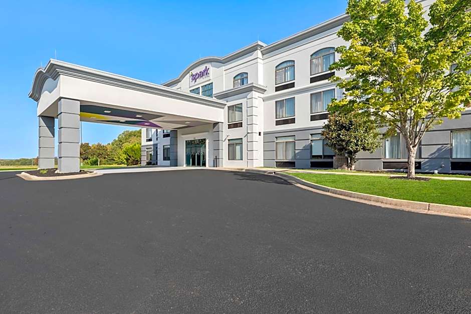 Spark by Hilton Tupelo