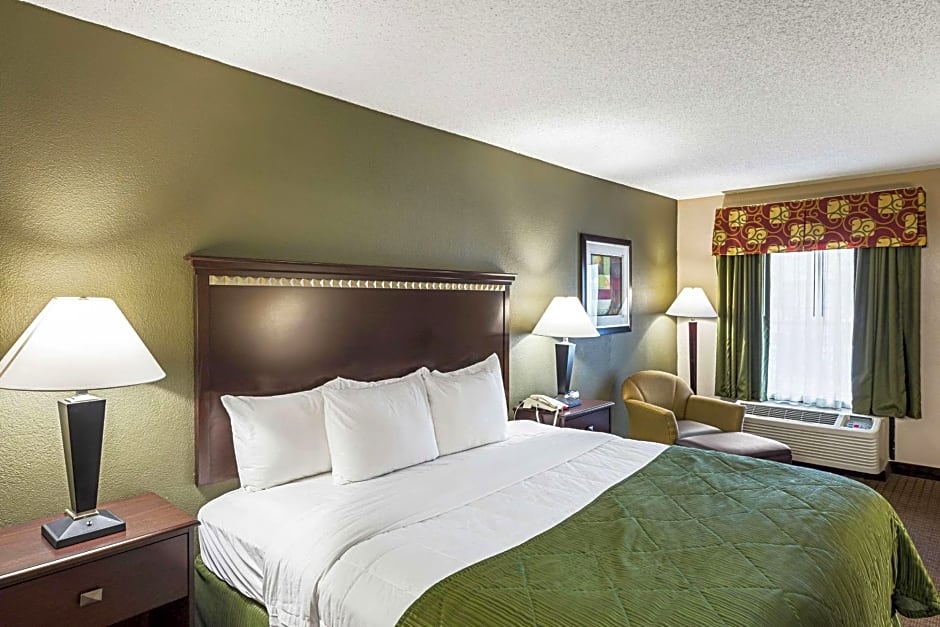 Quality Inn & Suites Greenville - Haywood Mall