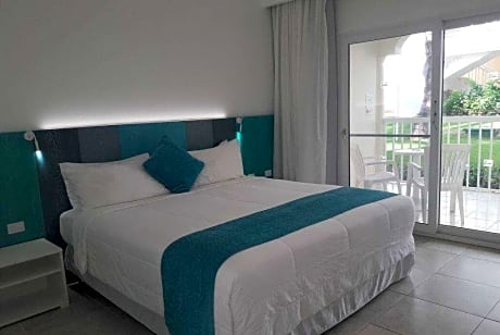 Superior Garden 1 King Bed Non-Smoking