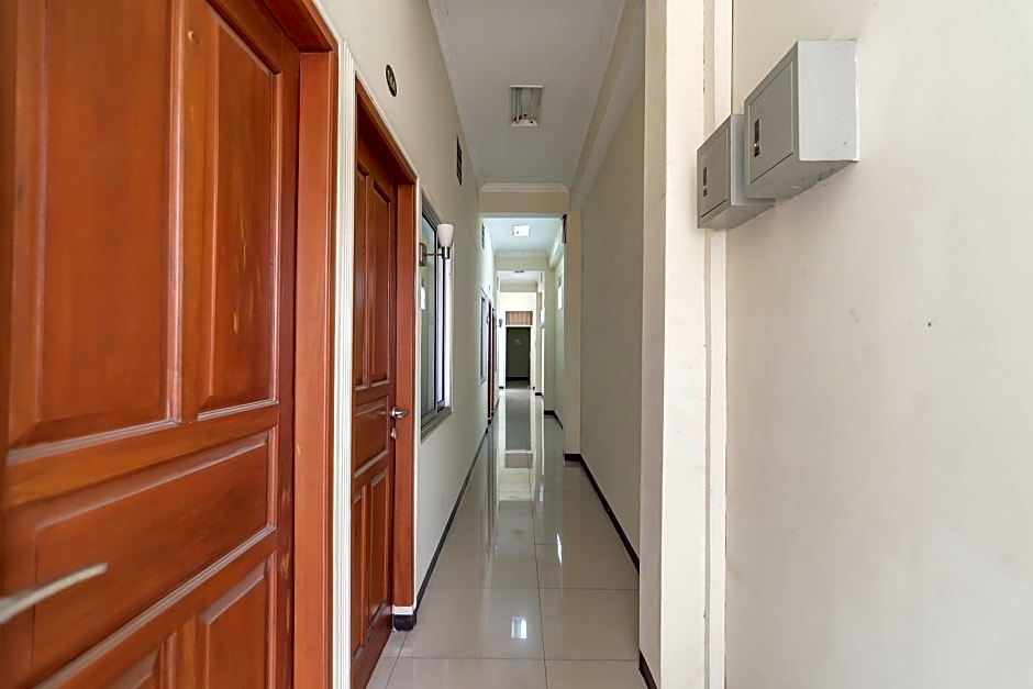 Grand Kembar Hotel Mitra RedDoorz