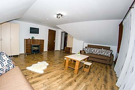 Apartment with Mountain View