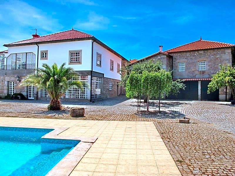 Photo 1 of 37 of Casa do Redondo