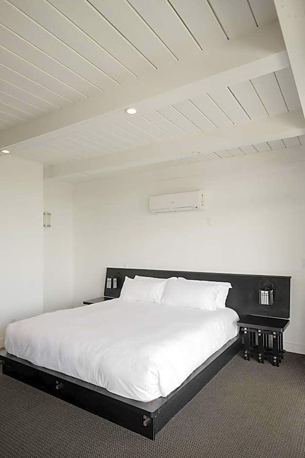 Hollywood Hills Hotel