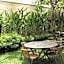 Sugiras Living Guest House