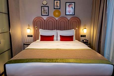Queen Room - Accessible