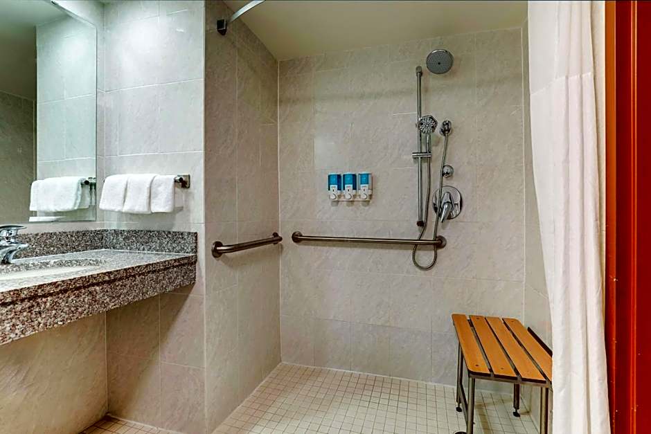 Drury Inn & Suites Birmingham Lakeshore Drive