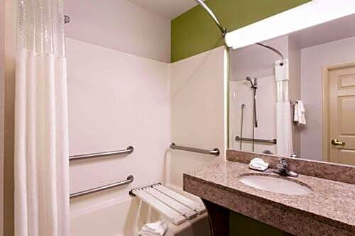 La Quinta Inn & Suites by Wyndham Tampa South