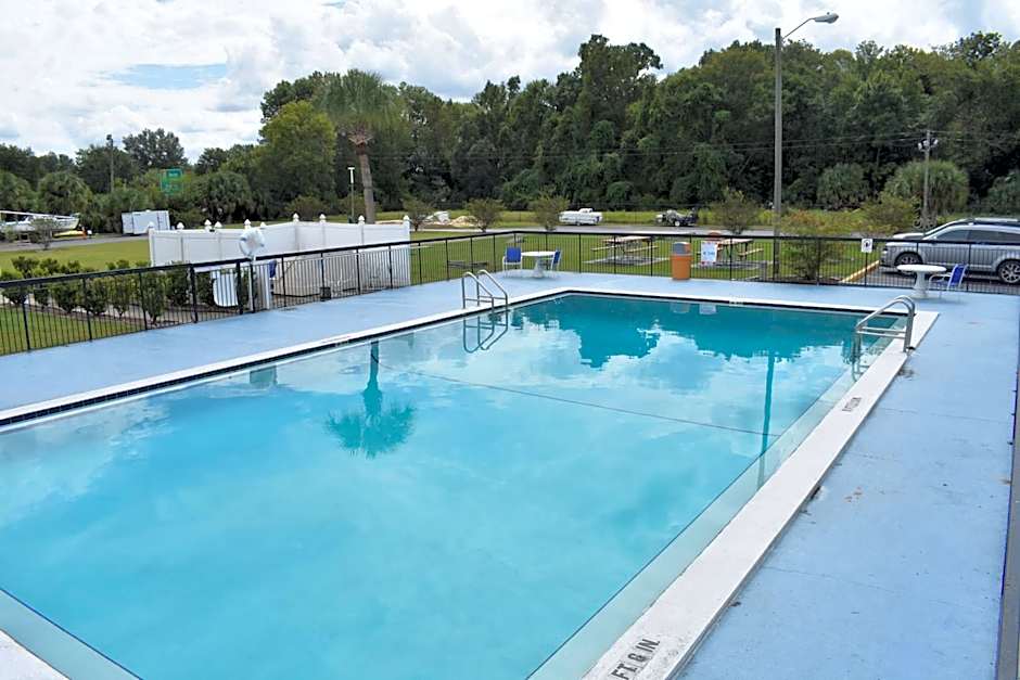 Days Inn by Wyndham Wildwood I-75