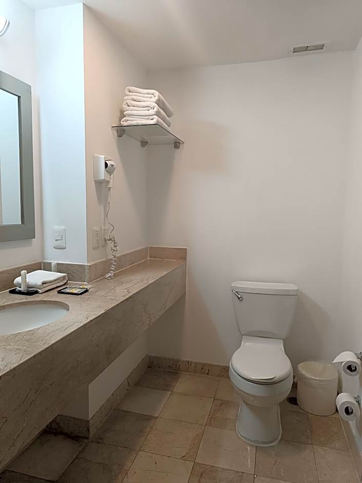 La Quinta Inn & Suites by Wyndham Puebla Palmas