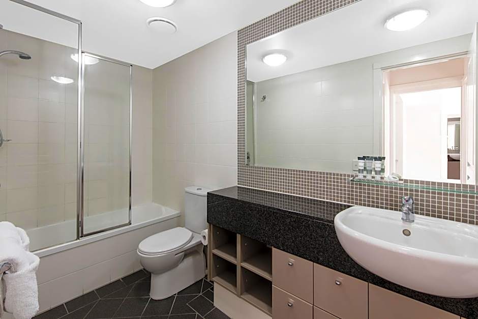 Oaks Brisbane Mews Suites