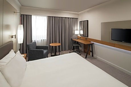 1 Super King Bed Premium Lounge Access
