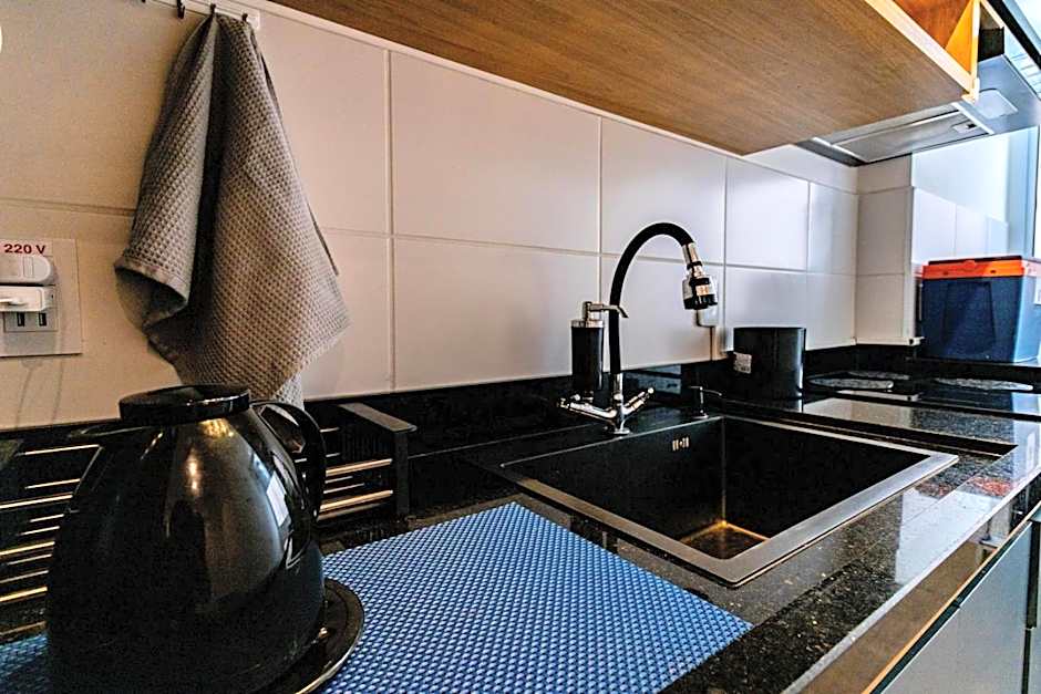 Apto c piscina e WiFi na Praia da Enseada -Guaruja