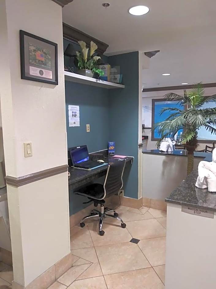 Days Inn & Suites by Wyndham Webster NASA-ClearLake-Houston
