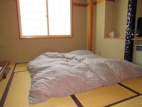 Standard Twin Room with Mountain View