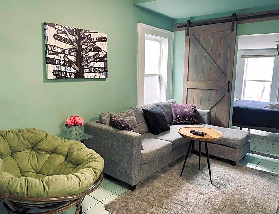 Comfy Apt, Top Floor, Excellent Kitchen