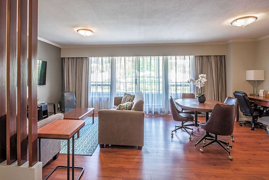 Gibsons Garden Hotel