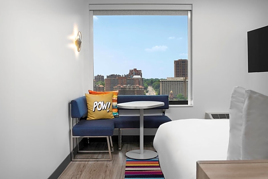 Aloft Kansas City Country Club Plaza