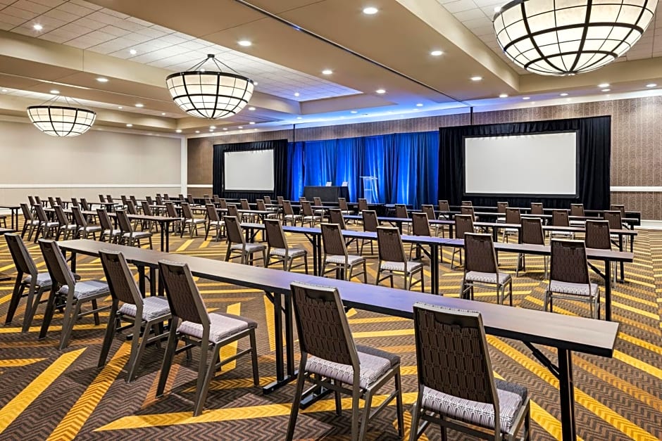 Sheraton Overland Park Hotel At The Convention Center