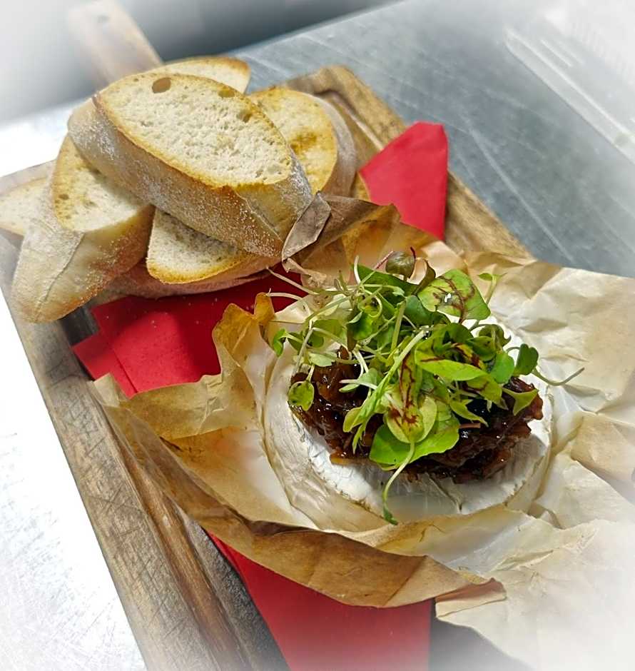 The Red Lyon Slinfold