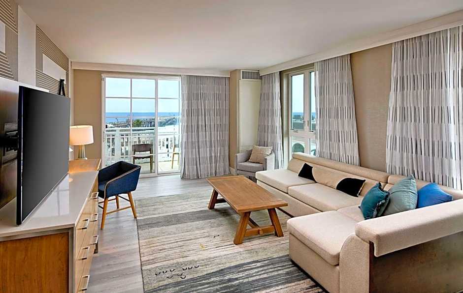 Inn at the Pier Pismo Beach, Curio Collection by Hilton