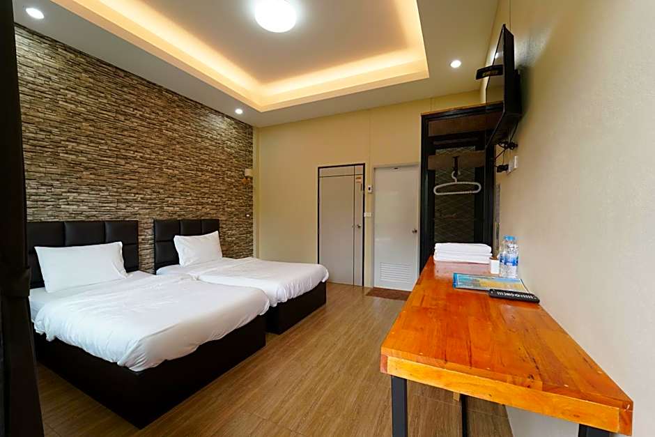 Chillax Khaosok Hostel - SHA Certified