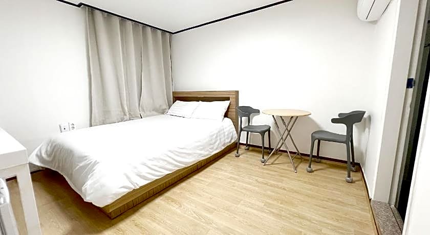 The Oakra Hotel