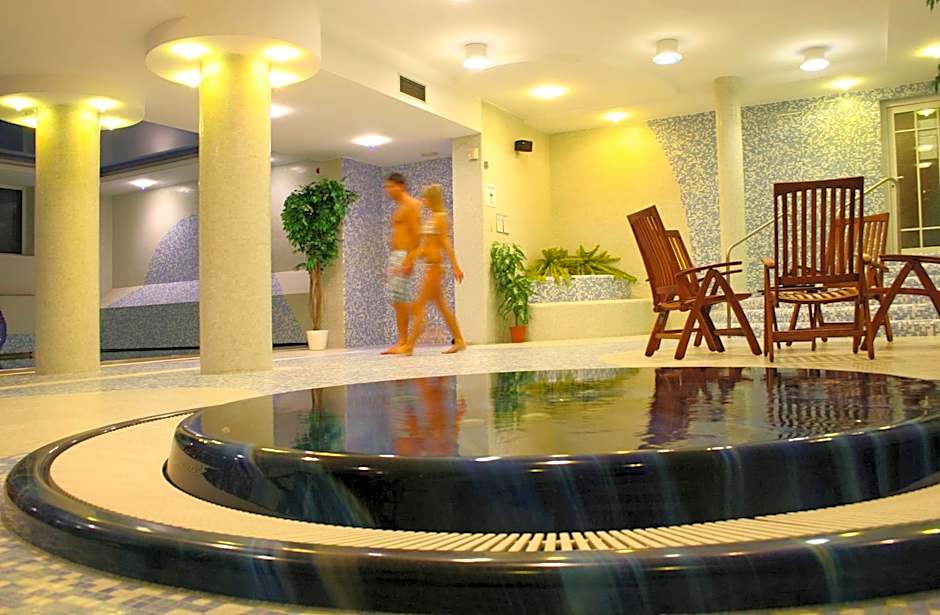 April hotel Panorama