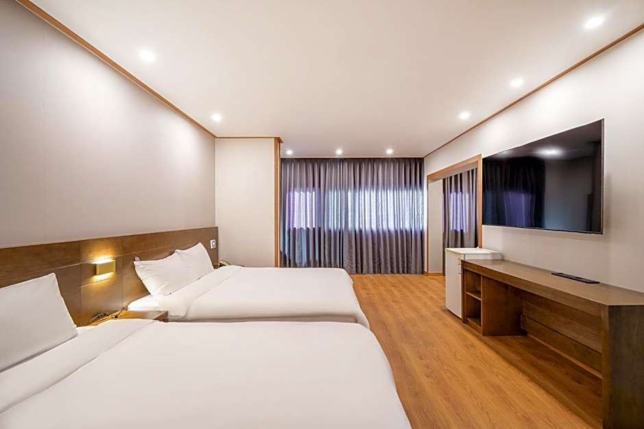 The 7 Business Hotel