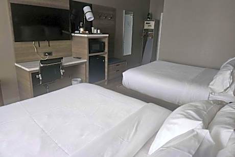 Double Suite with Two Double Beds - Non-Smoking