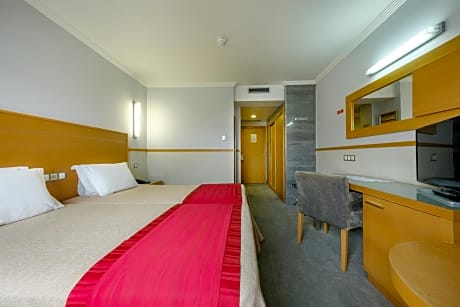 Room Two Beds