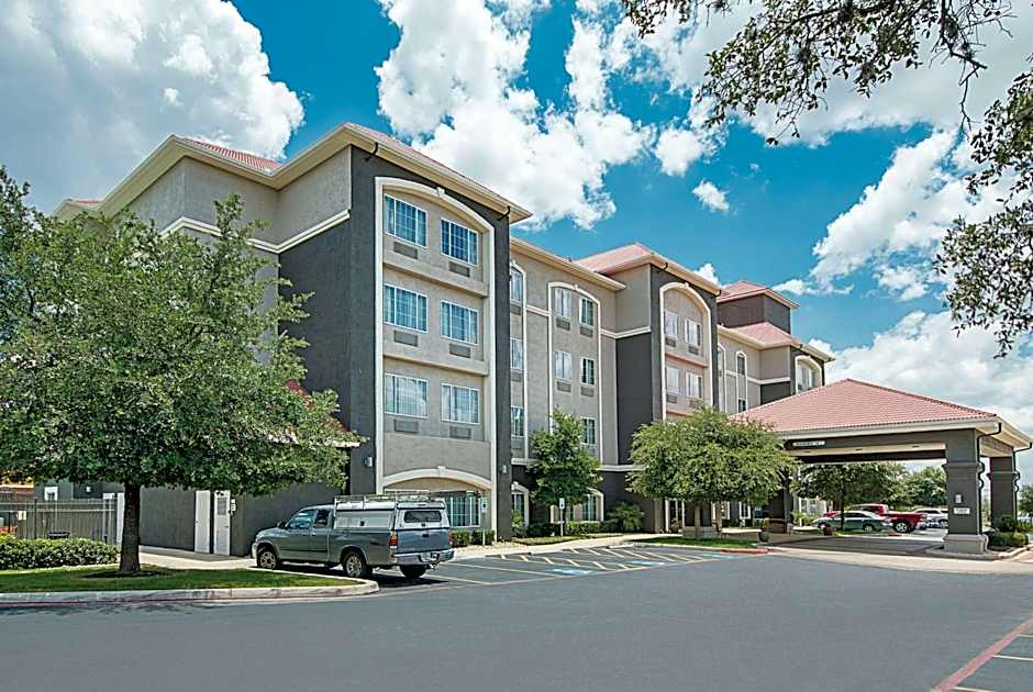 La Quinta Inn & Suites by Wyndham San Antonio Northwest