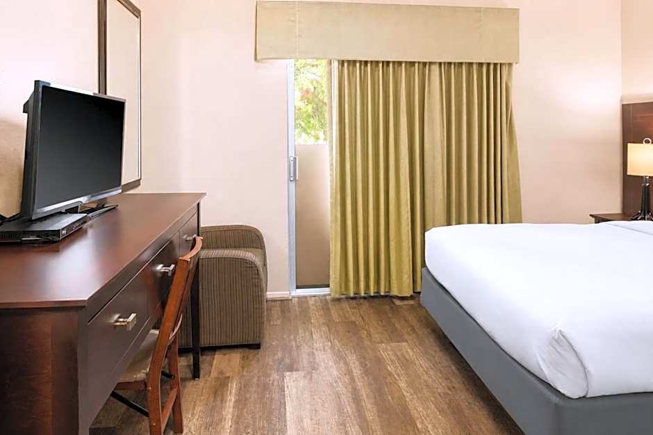 Scottish Fairway Inn
