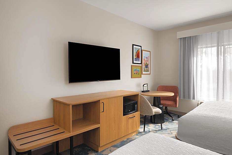Hampton Inn & Suites Ontario
