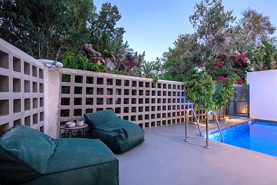 Adrop Pool Suites