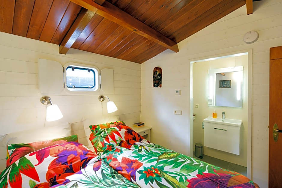 BlackPearl Boat&Breakfast