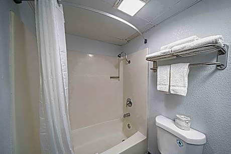 1 King Bed | Suite, Non-Smoking