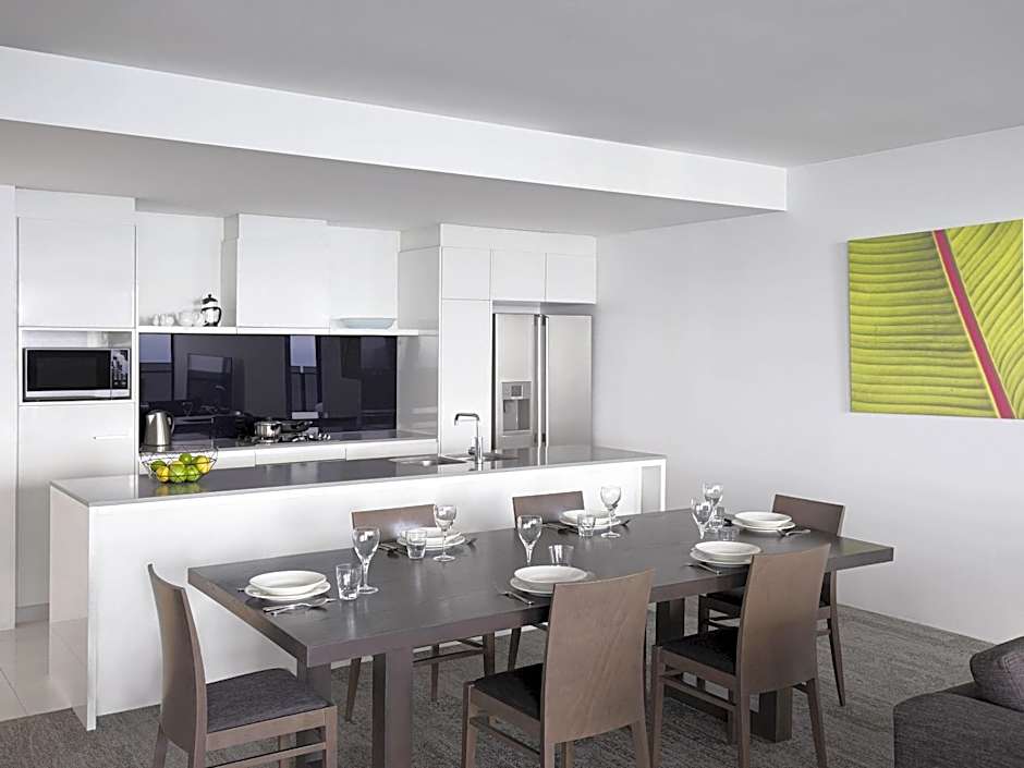 Mantra Circle on Cavill Surfers Paradise