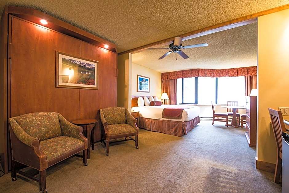 The Grand Lodge Hotel and Suites