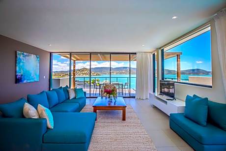Executive One-Bedroom Apartment with Ocean View and Private Pool