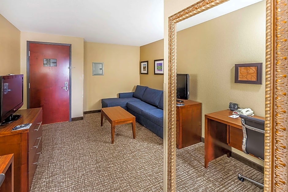 Photo 1 of 7 of 2 Queen Beds Suite, Accessible