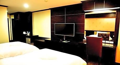 Standard Twin Room with City View