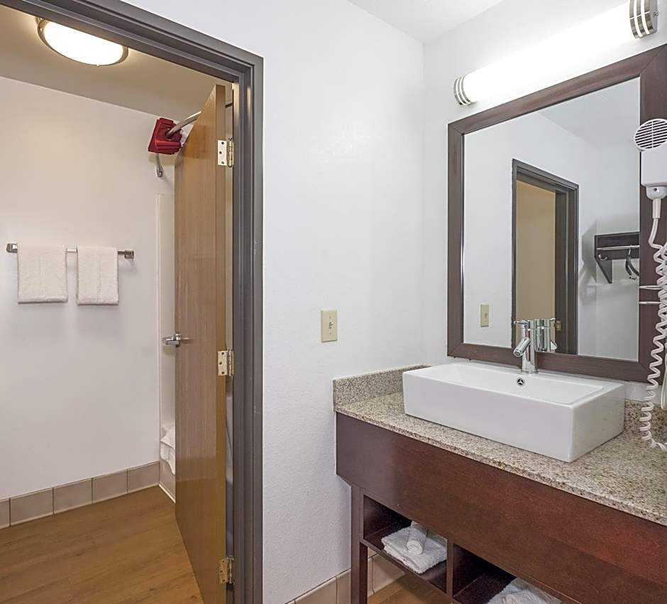 Red Roof Inn Columbus - Hebron