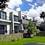 La Orchard Hotel