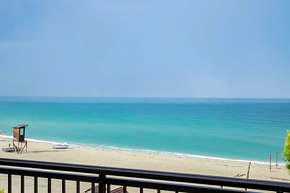 OCEANA Beach Hotel