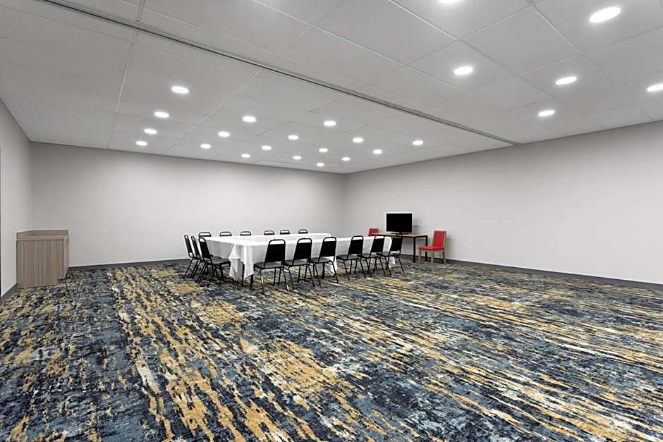 La Quinta Inn & Suites by Wyndham Fort Lauderdale Cypress Creek