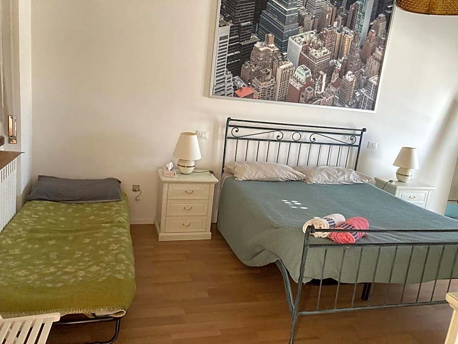 Room Saronno + B&B